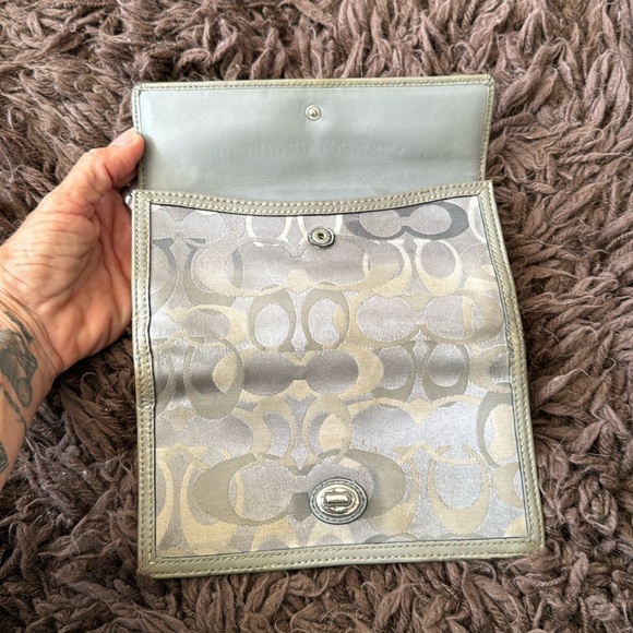 COACH Silver/Gray and tan signature Turnlock wallet with purple lining - Picture 4 of 13